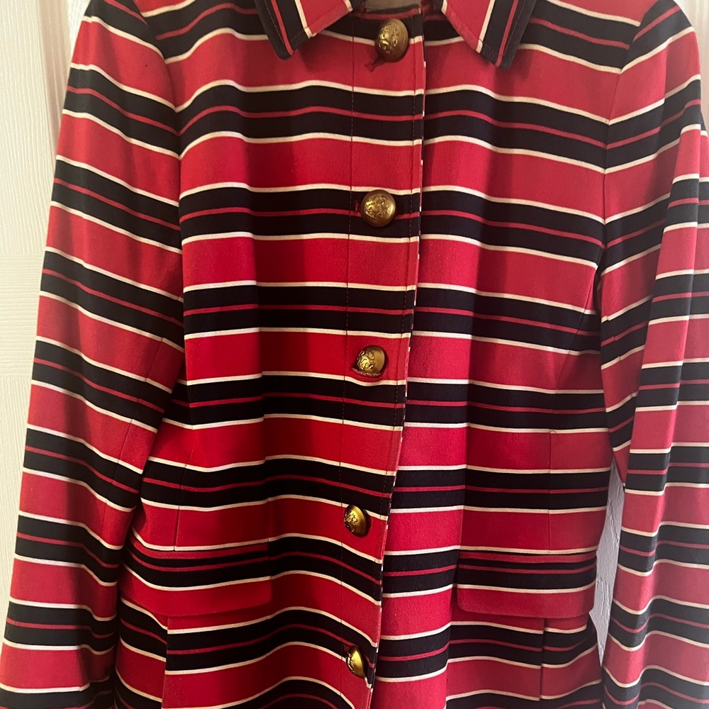 Classy Light Weight Trench With Gold Buttons Good… - image 2